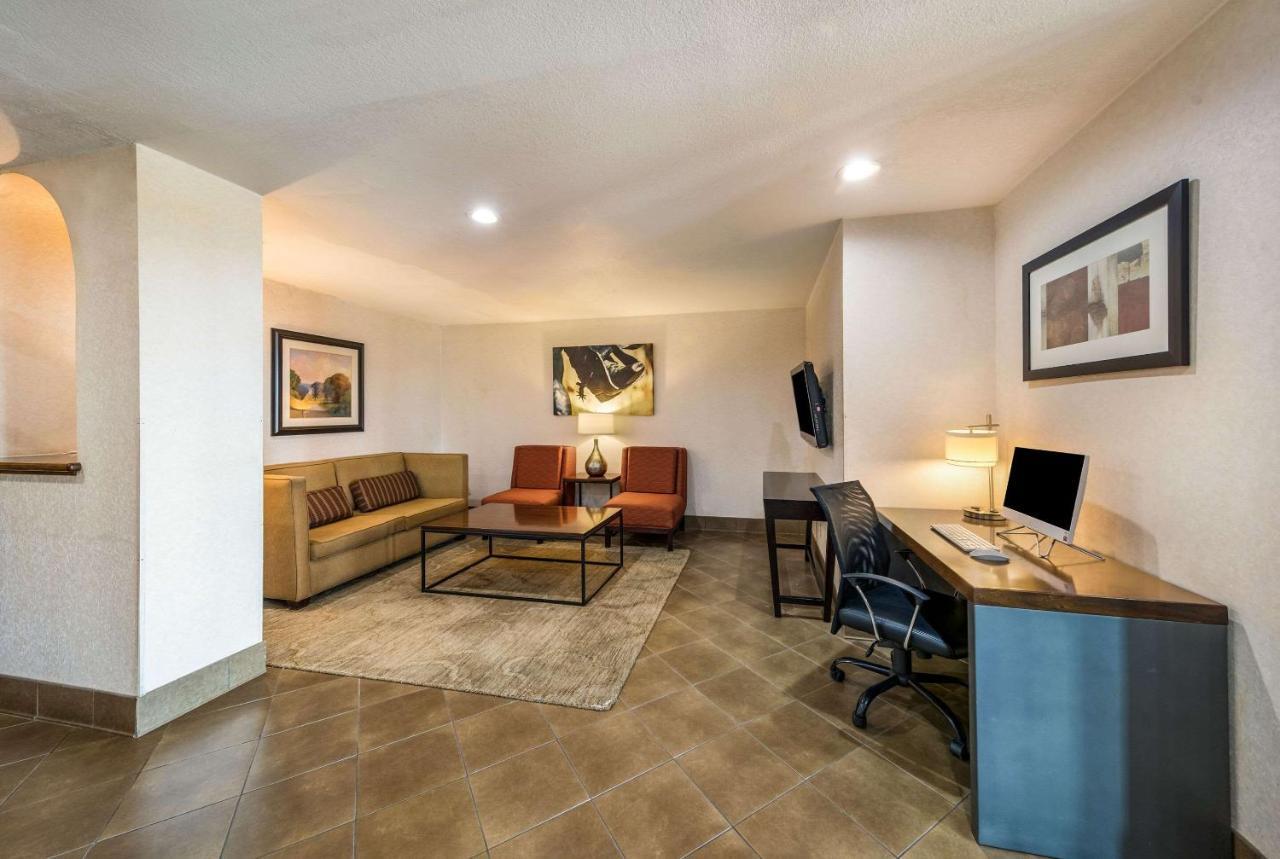 Quality & - East Dallas Hotel 2*