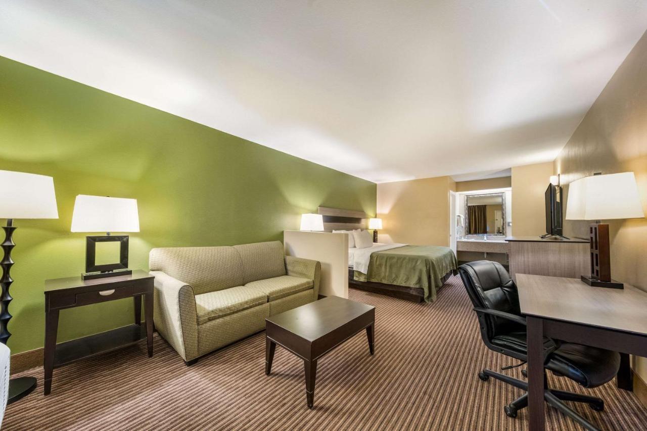 Quality & - East Dallas Hotel 2*