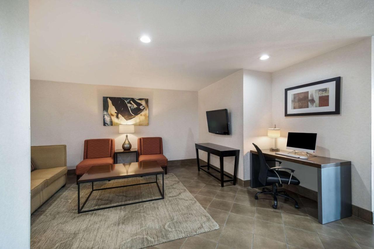Hotel Quality & - East Dallas Garland