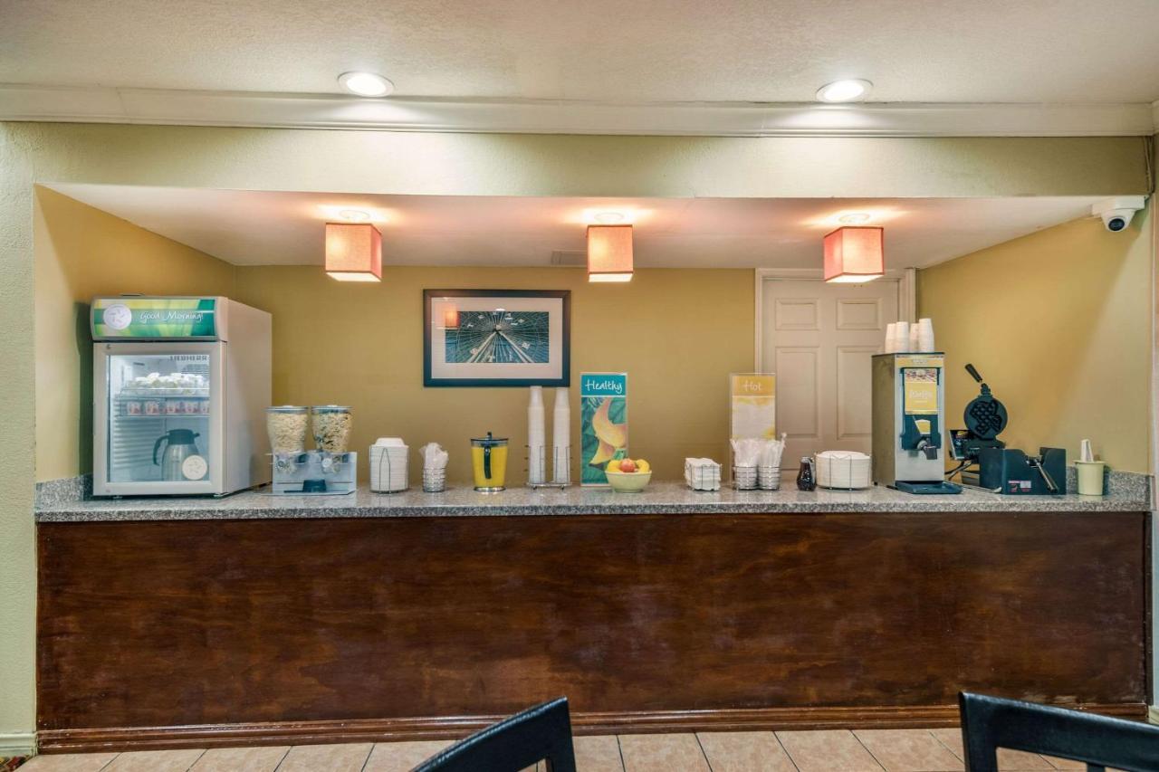 Hotel Quality & - East Dallas