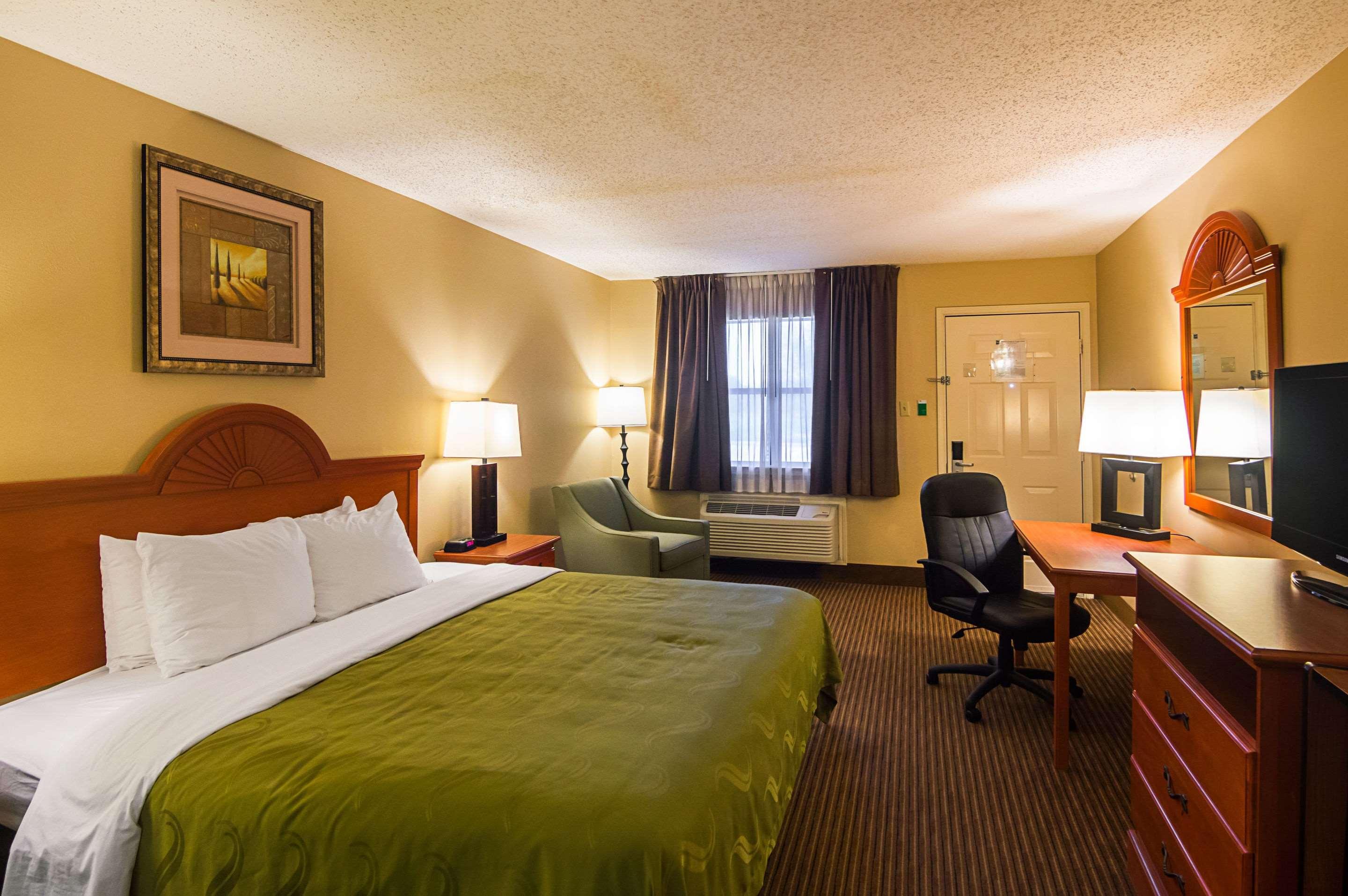 Hotel Quality & - East Dallas 2*