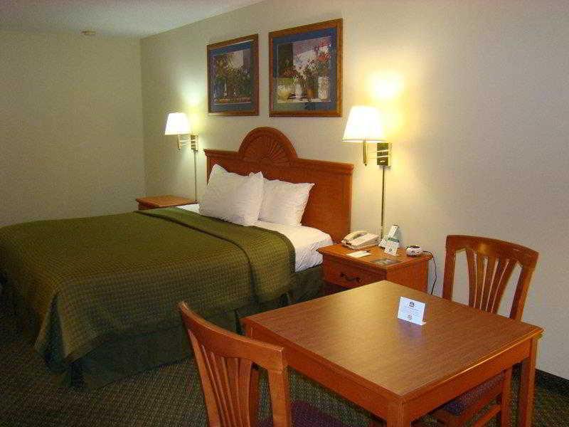Quality & - East Dallas Hotel