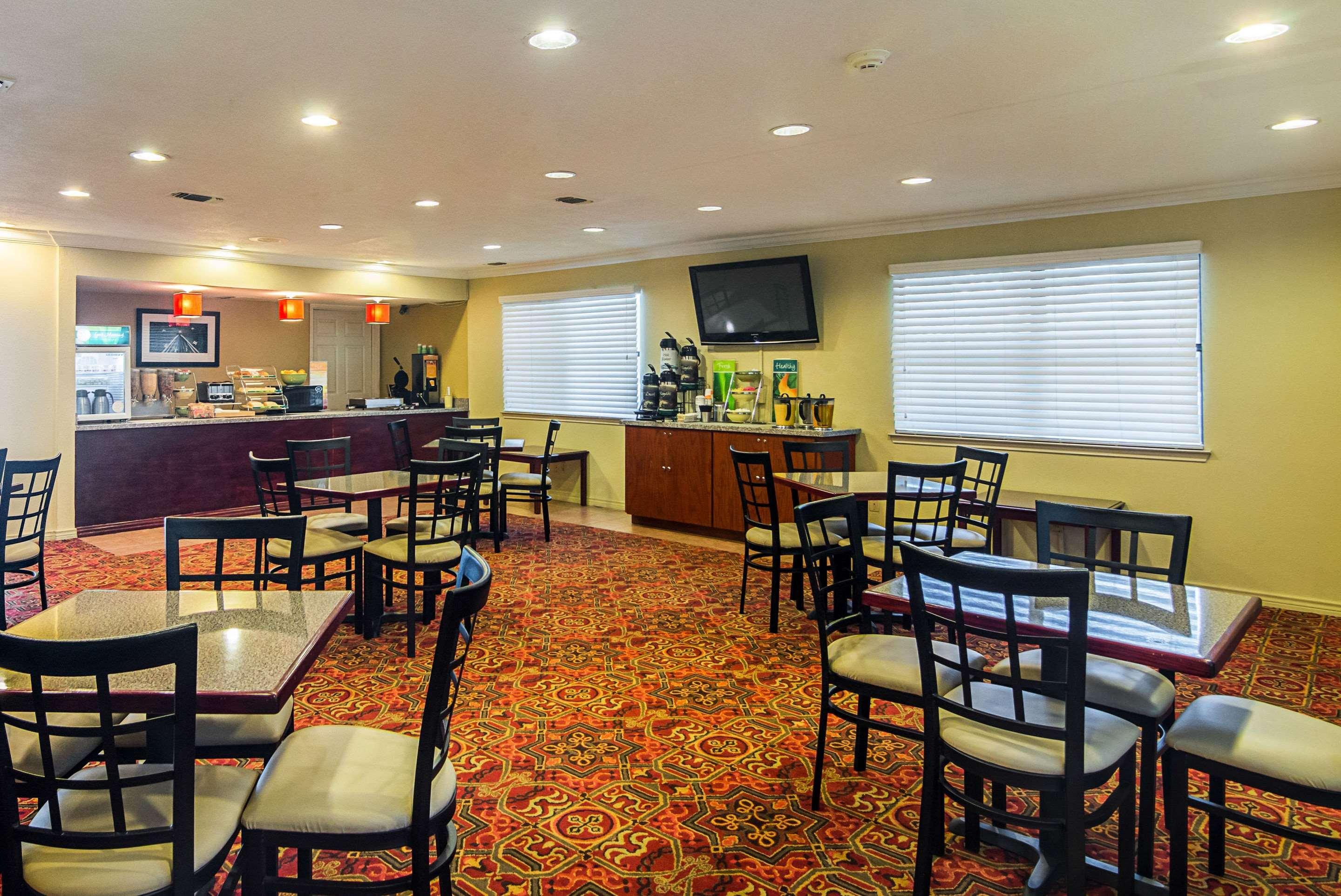 Quality & - East Dallas Hotel 2*