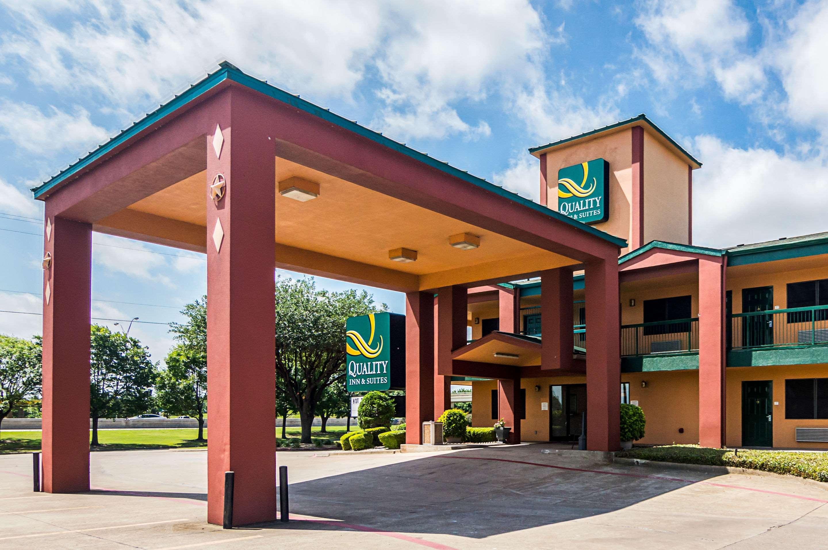 Quality & - East Dallas Hotel