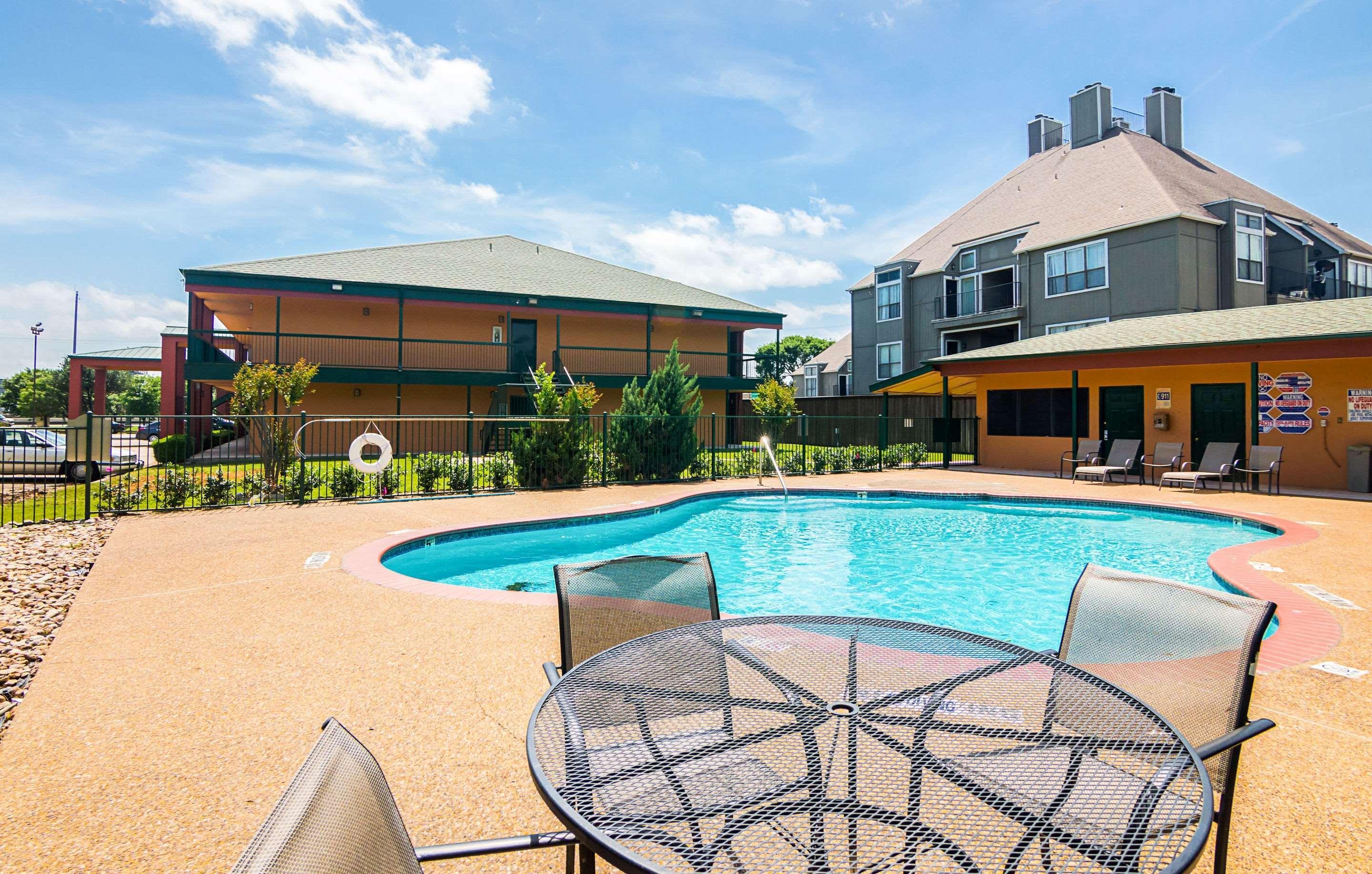 Hotel Quality & - East Dallas 2*