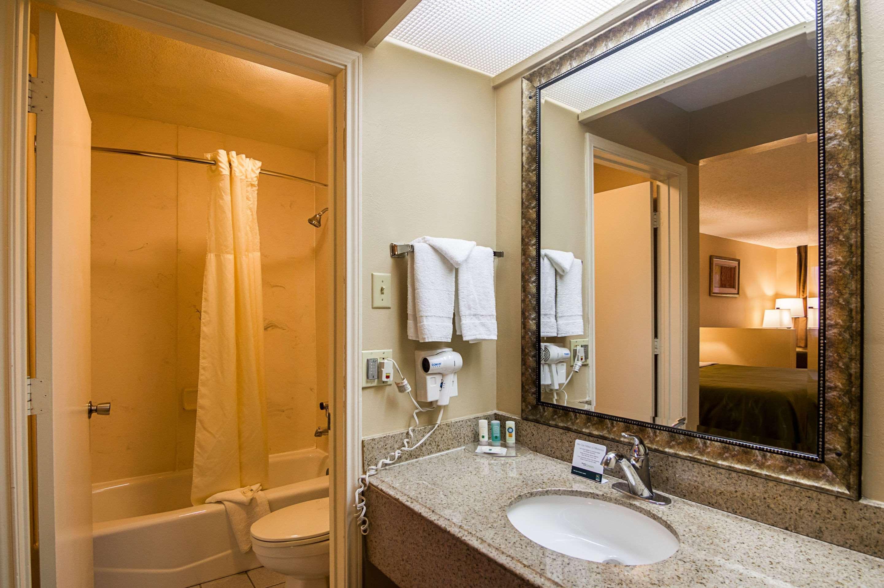 Quality & - East Dallas Hotel 2*