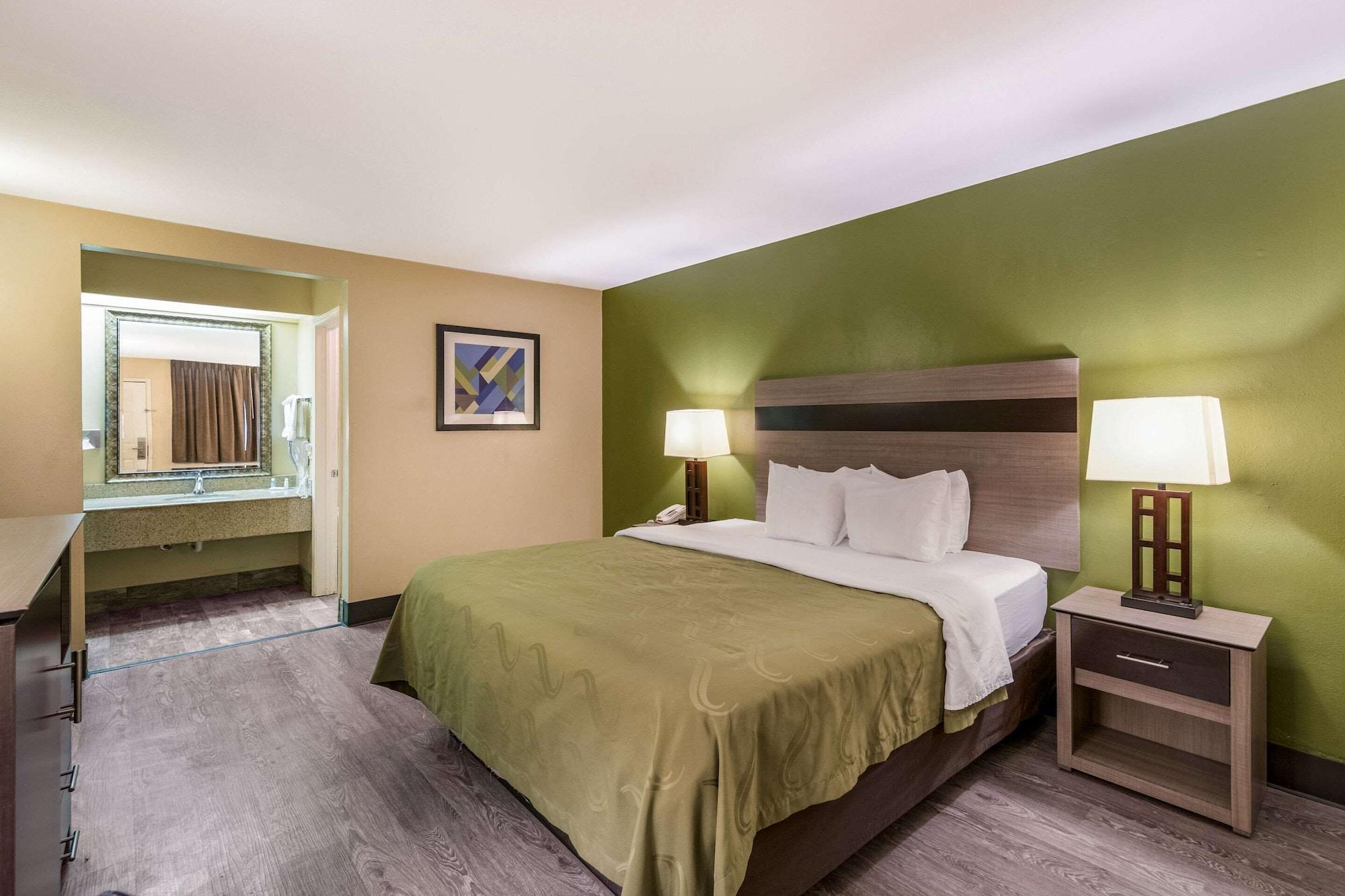 Hotel Quality & - East Dallas