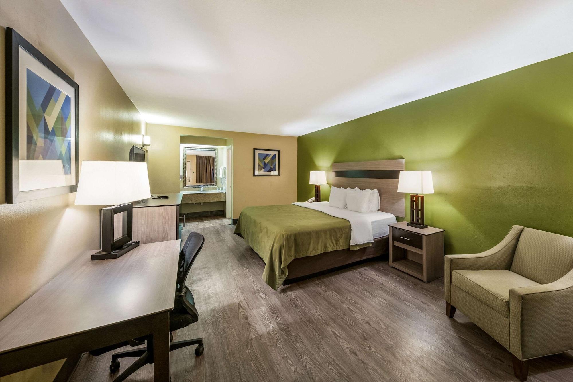 Quality & - East Dallas Hotel 2*