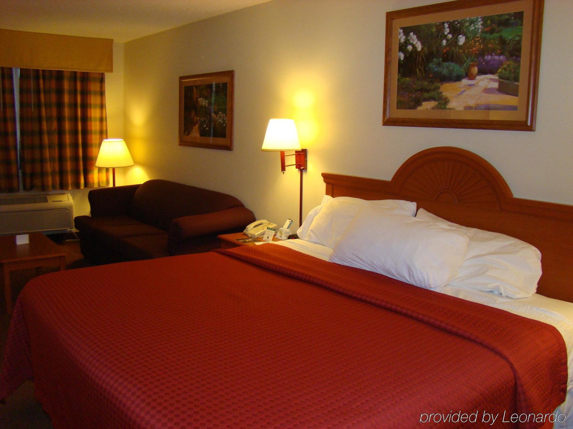 Quality & - East Dallas Hotel