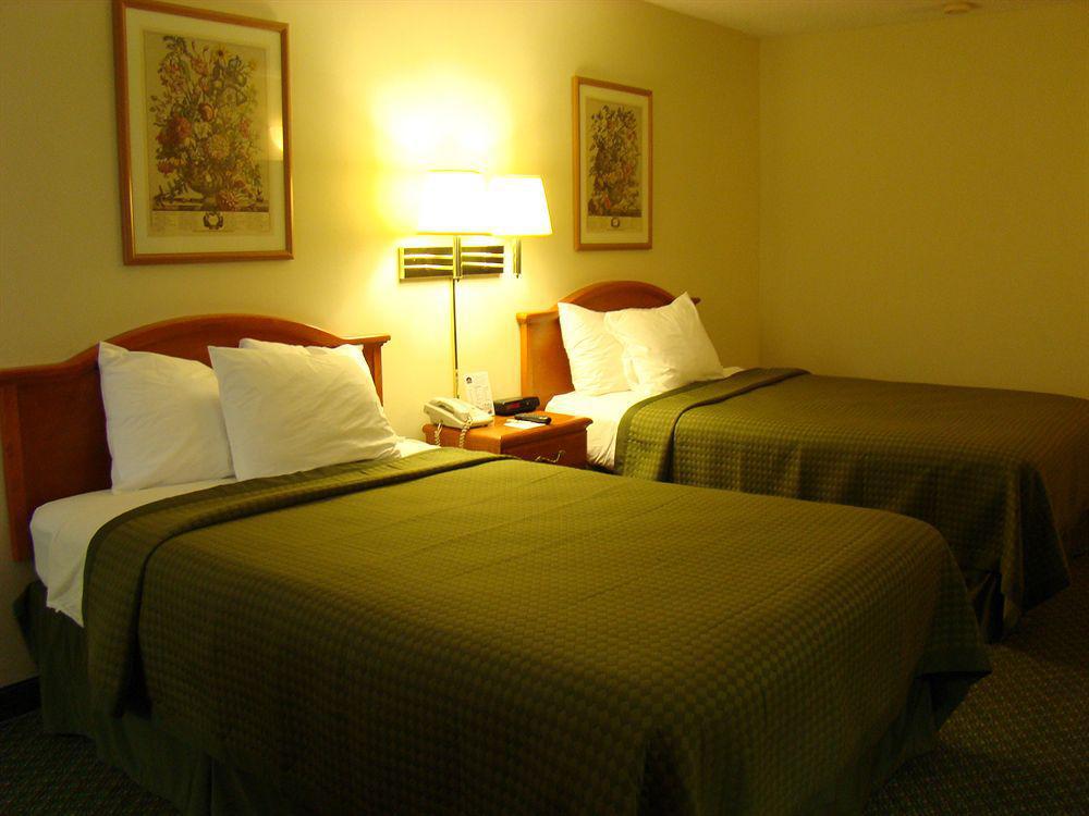 Quality & - East Dallas Hotel